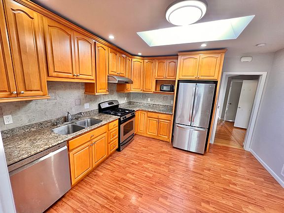 3rd image of 363 Willits St
