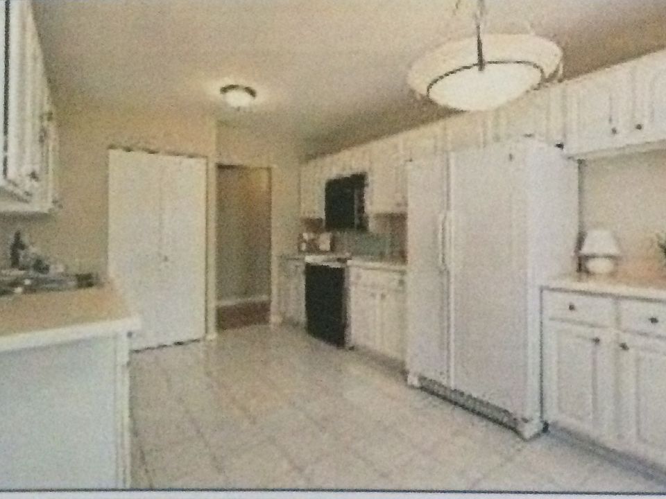2nd image of 3030 Pheasant Creek Dr APT 404