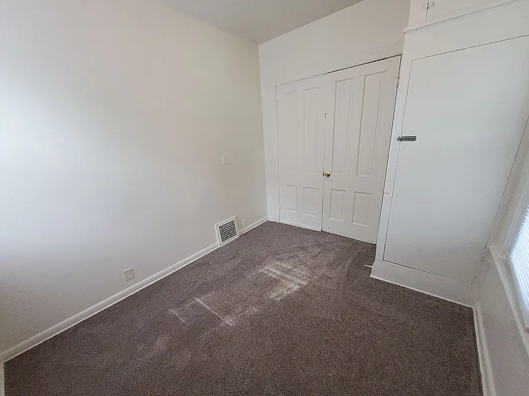 525 W 5th St — Photo 8