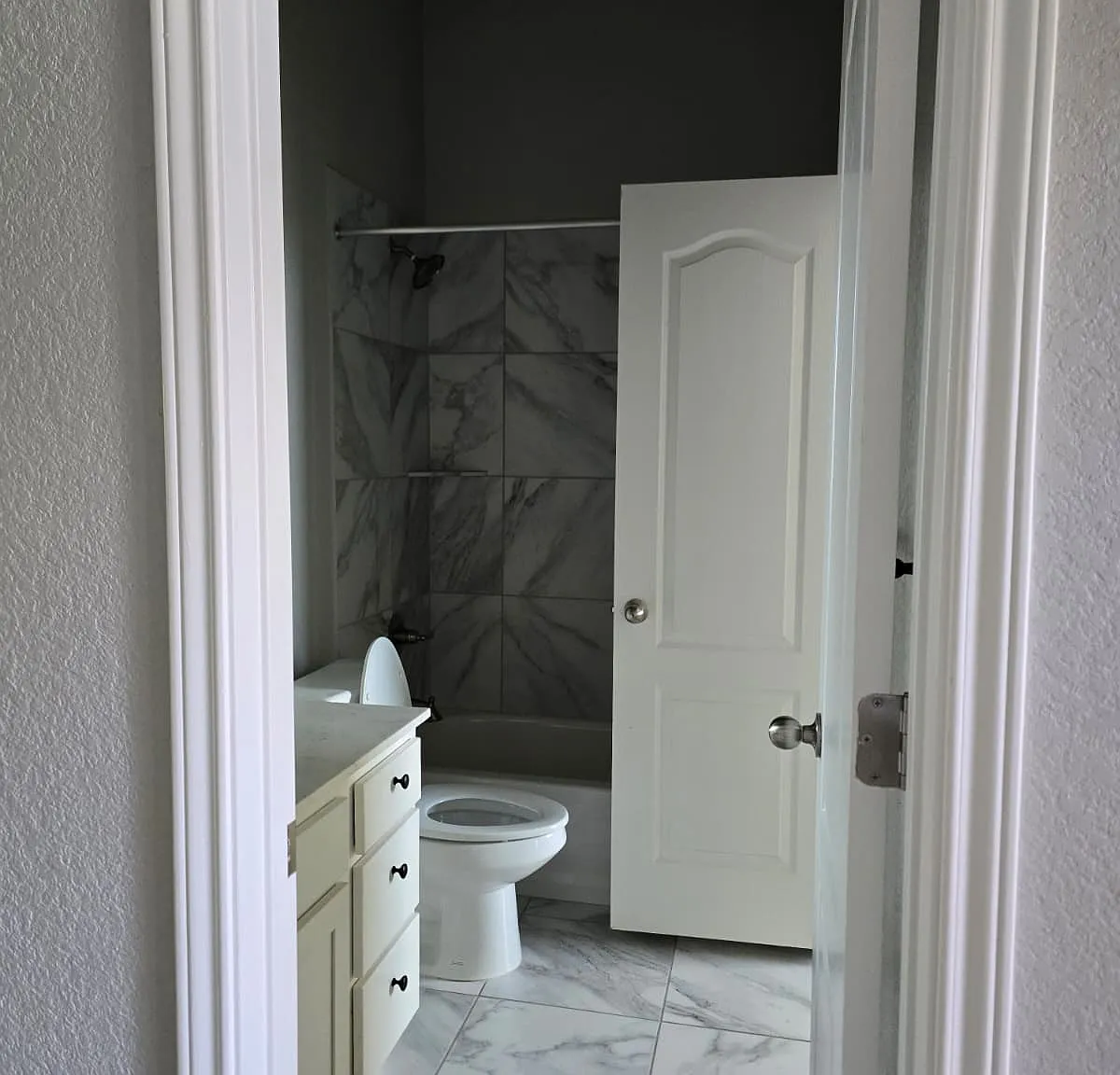 4 bed, 2056 sqft, $1,895 — Photo 4