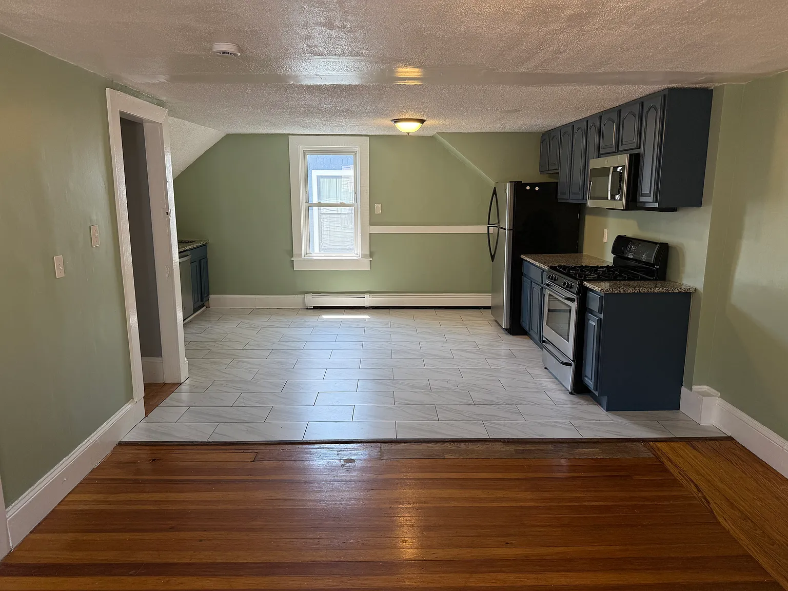 3 bed, 1400 sqft, $3,250 — Photo 1
