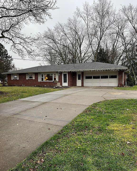 1st image of 219 Parkview Cir