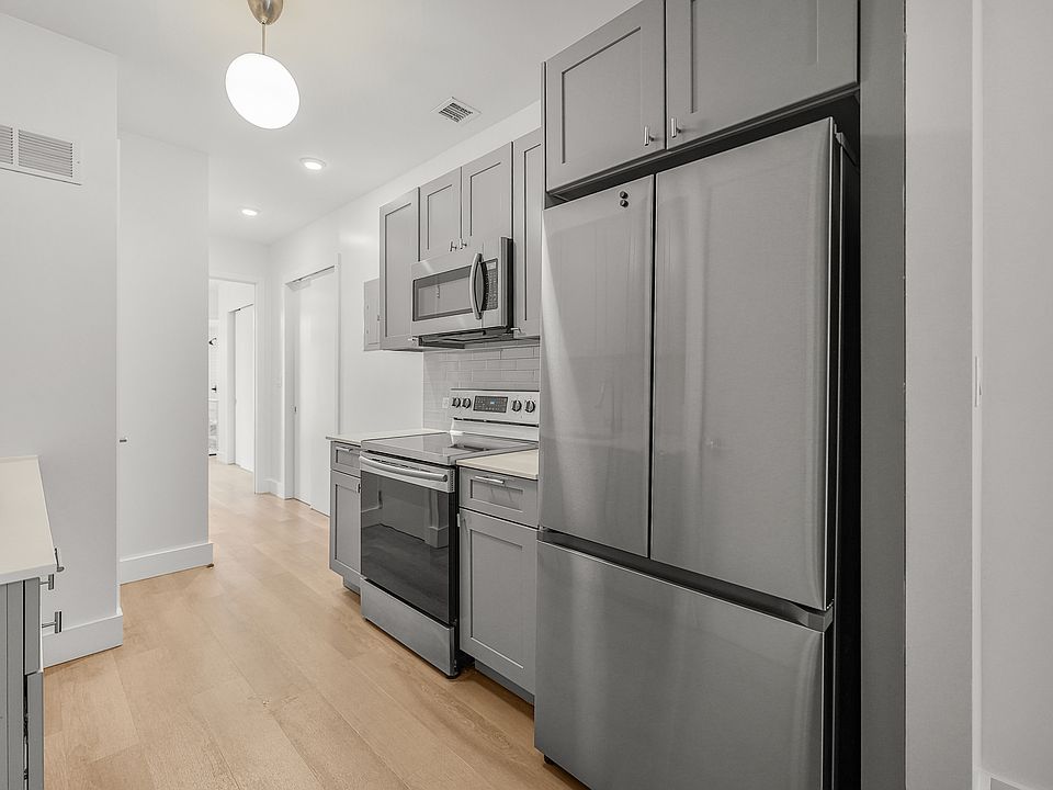 1st image of 4632 Vernon Blvd APT 4R