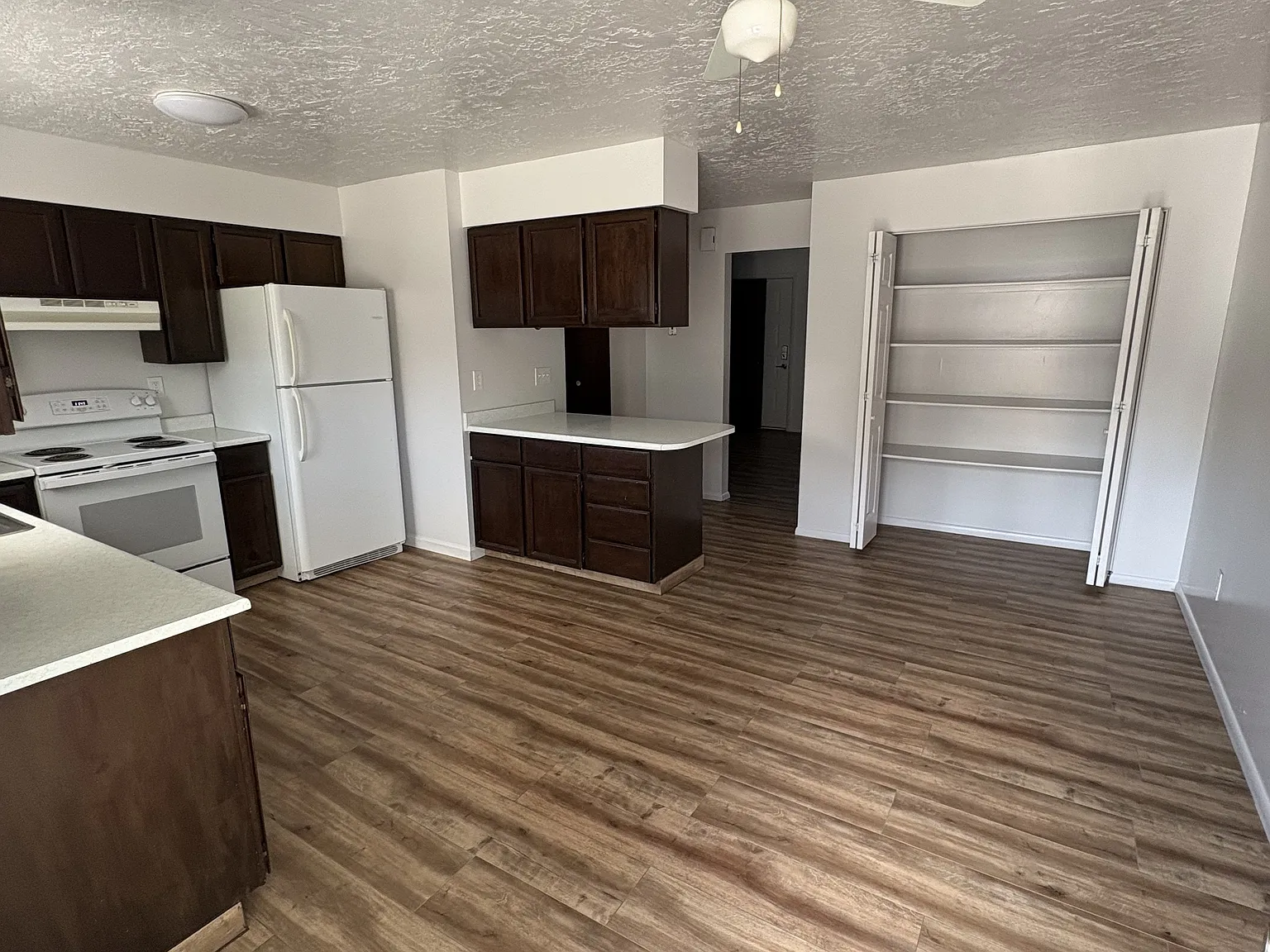 2 bed, 1054 sqft, $1,345 — Photo 3