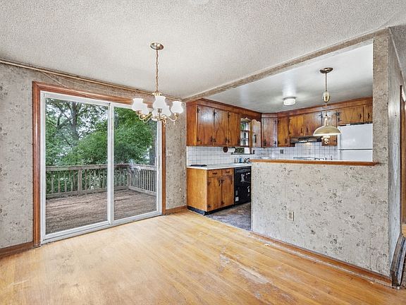 2nd image of 27 Forest Park Ave