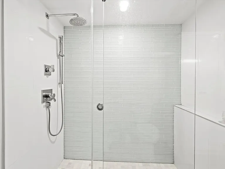 800 Jeffery St — Photo 16