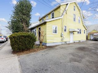 11 Maple Pl, Hicksville, NY 11801