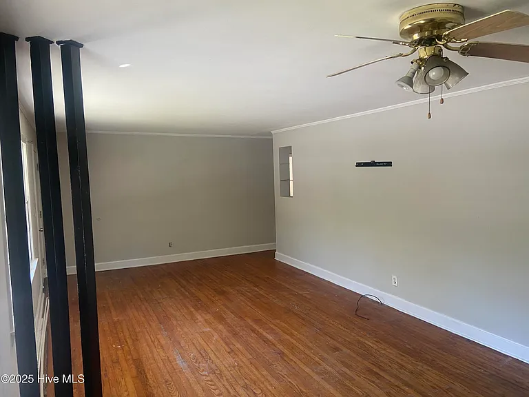 106 Hawthorne Dr — Photo 4
