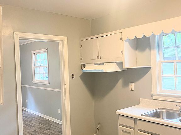 5th image of 962 Cloverdale Dr