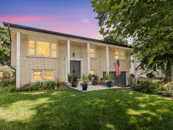 376 Hilkert Ct, Crystal Lake, IL 60014