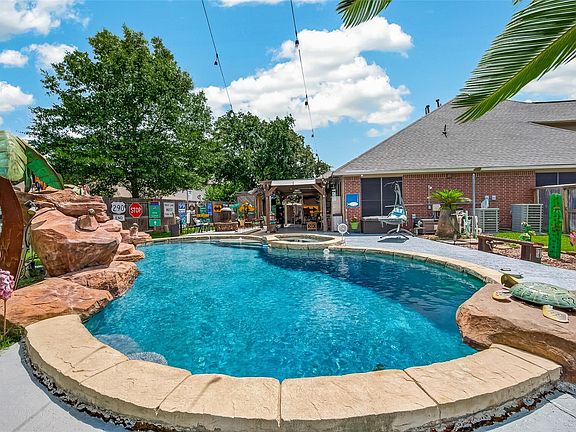 3rd image of 19406 Concho Springs Dr