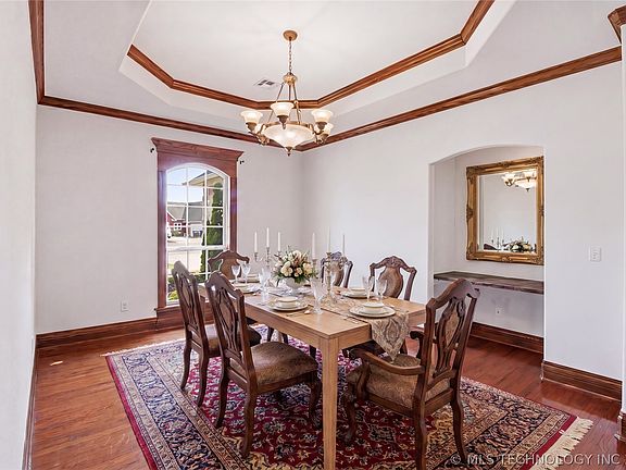 4th image of 1515 Redwood Pl