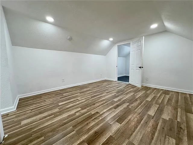 433 Homer St — Photo 17