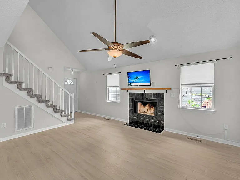479 Cessna Ave — Photo 8