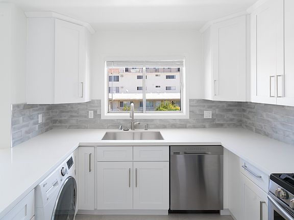 2nd image of 1005 S Barrington Ave APT 5