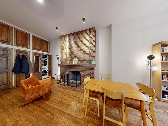 5th image of 308 W 77th St APT 4