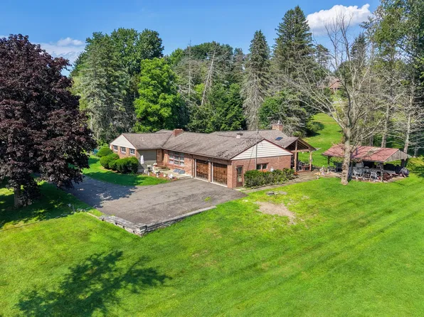 1096 Taft Ave, Endicott, NY 13760