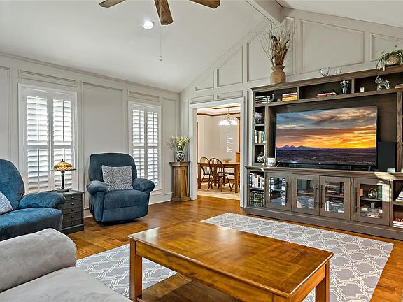 5th image of 114 Crestwood Dr