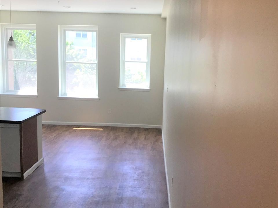 1st image of 5836 Germantown Ave Floor 2