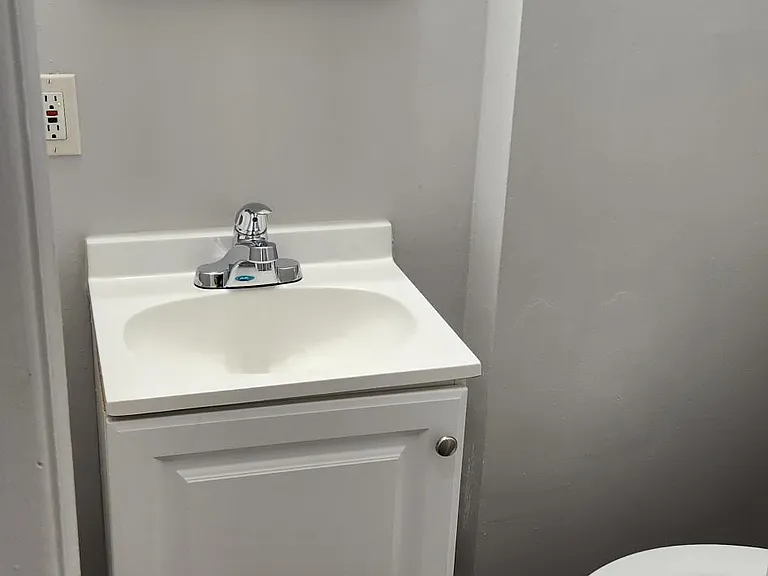1421 Hamlin St #1421 — Photo 5