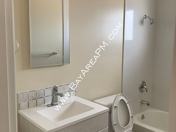4th image of 129 Lorton Ave #9