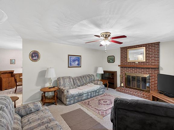 4th image of 60 Little Mountain Cir