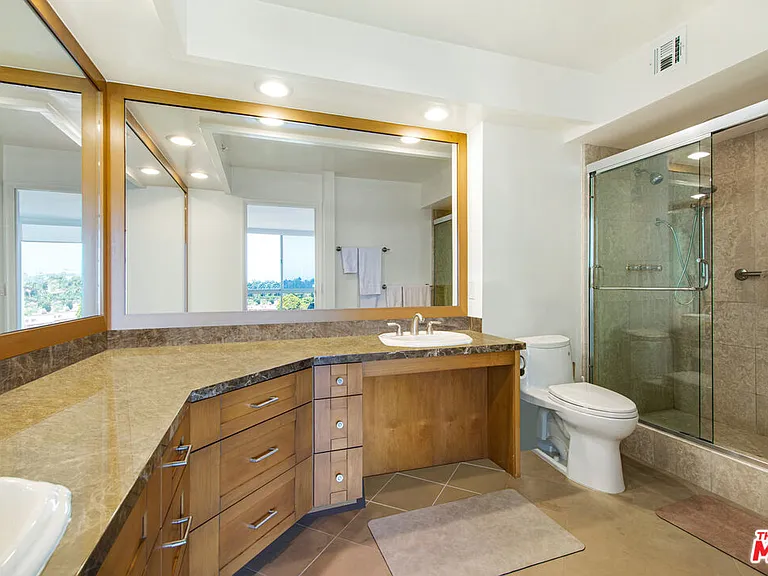 201 Ocean Ave #909B — Photo 22