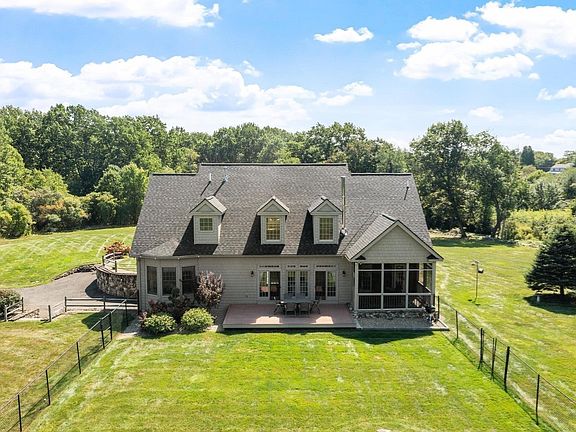 4th image of 11 Cider Ln