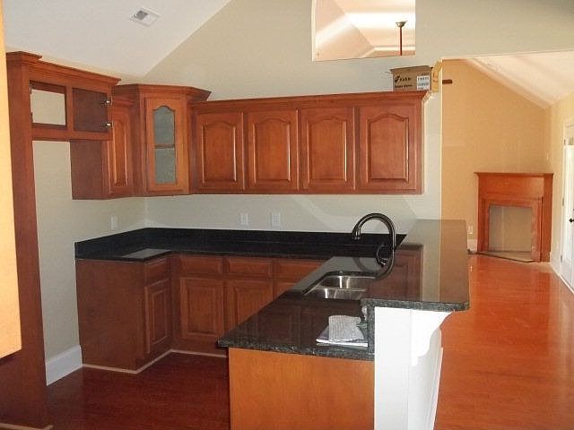 2nd image of 2585 W Oakland Ave