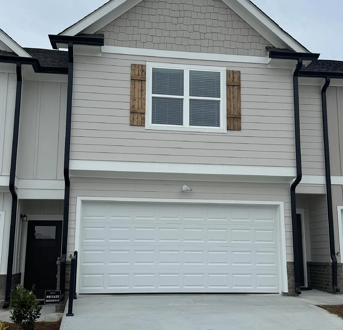 3 bed, 2.5 bath, 1646 sqft, $1,990 — Photo 1