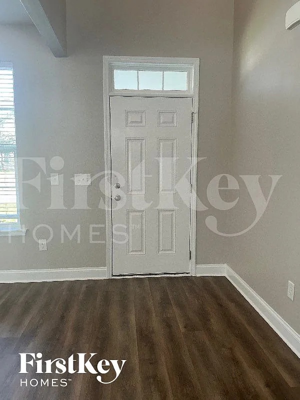 4 bed, 2.5 bath, 2018 sqft, $2,295 — Photo 4