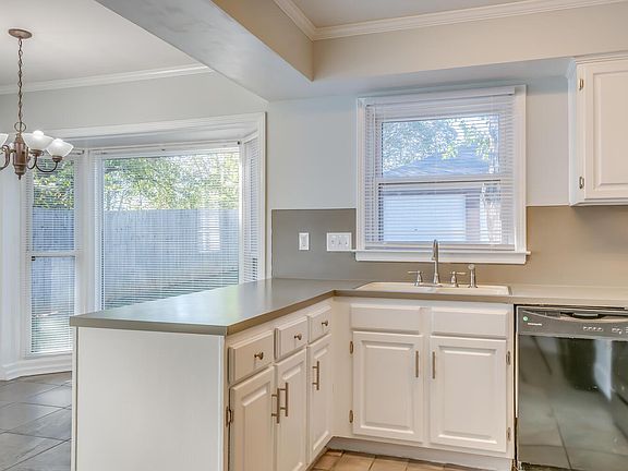4th image of 6716 Post Oak Ln