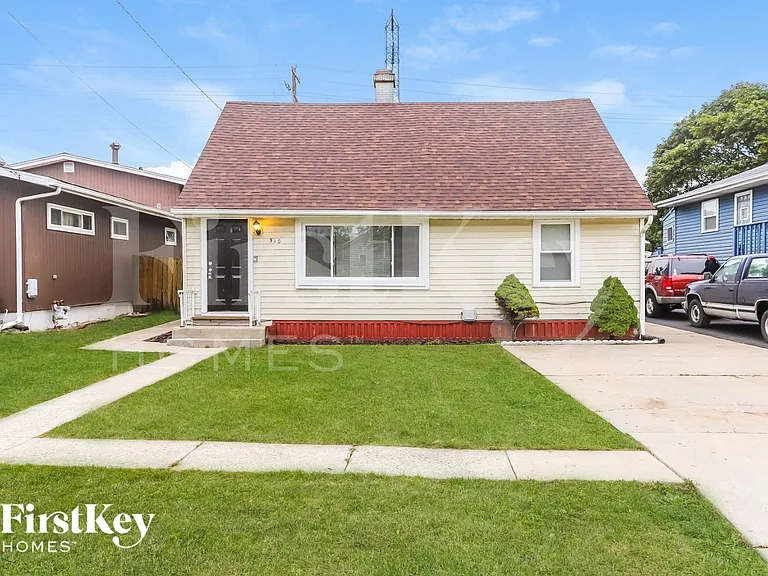 510 E Clarendon Dr — Photo 1