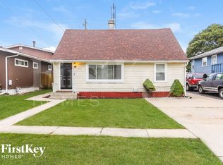 510 E Clarendon Dr, Round Lake Beach, IL 60073