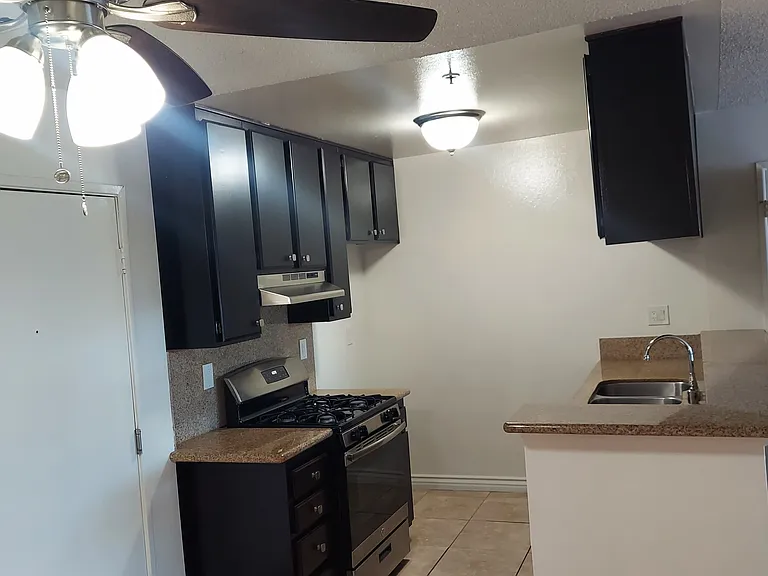 15602 Vanowen St #204 — Photo 6