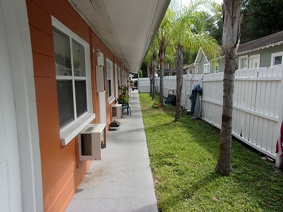 2nd image of 1010 Crescent Lake Dr APT 2