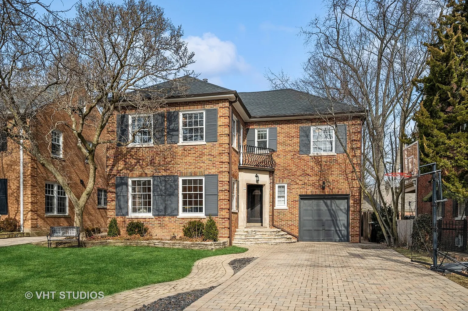 713 Maclean Ave photo 1