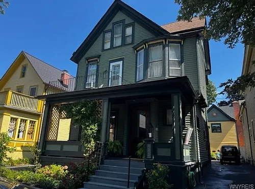 129 College St #4 Photo 1