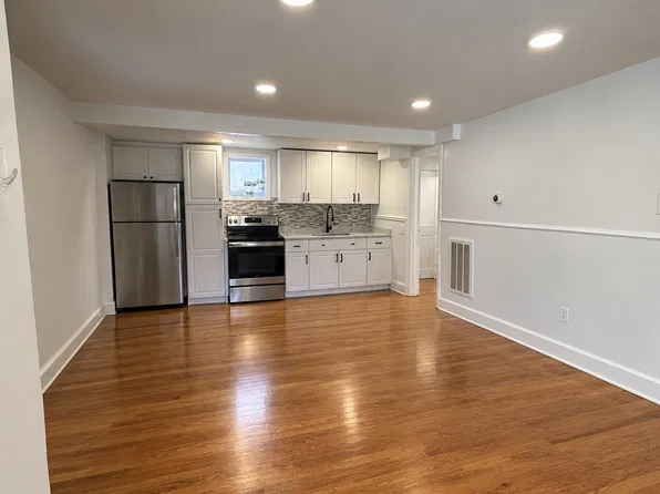 82 Hollingsworth St #3, Lynn, MA 01902