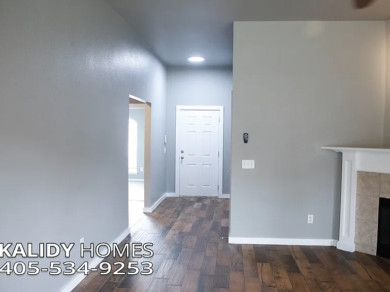 10601 NW 20th St — Photo 2