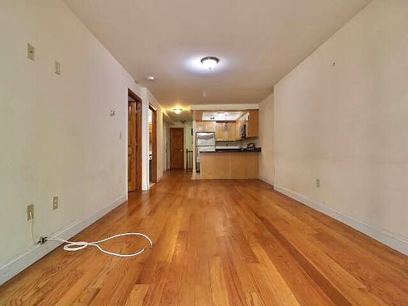 4th image of 319 W 101st St #1RR