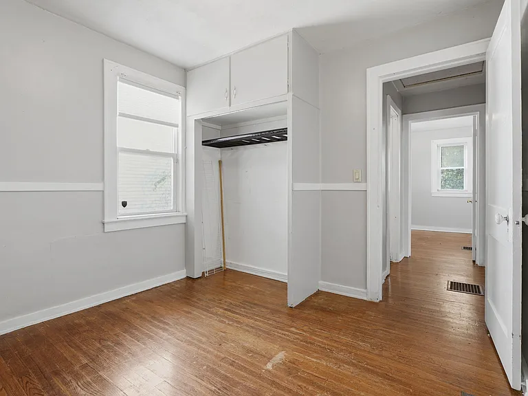 554 Buist St SW — Photo 13