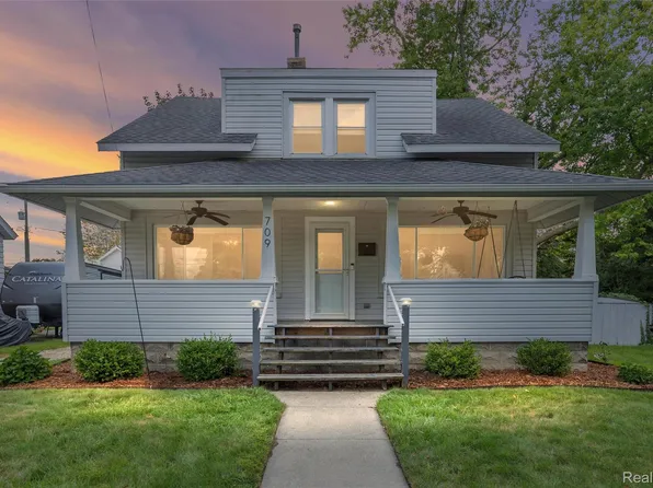 709 E Clinton St, Howell, MI 48843