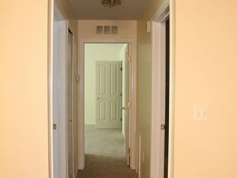 hallway to the bedrooms