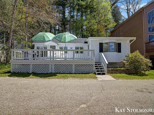 892 Palmer Dr, Middleville, MI 49333