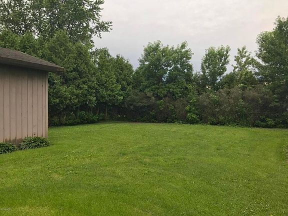 3rd image of 102 Rotterdam Ave S
