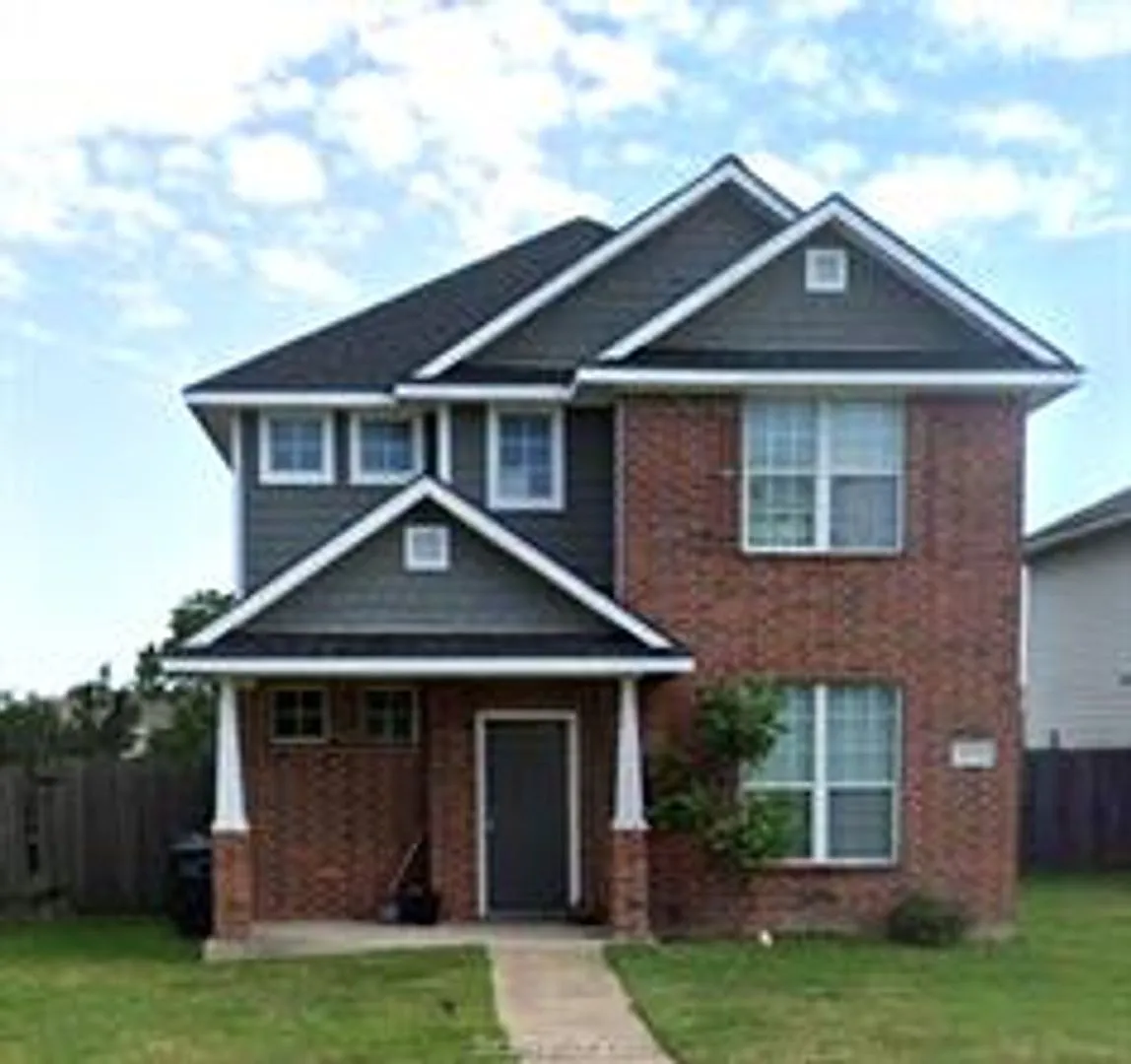 Beautiful 4 bedroom Home! Minutes from Texas A&M — Photo 1