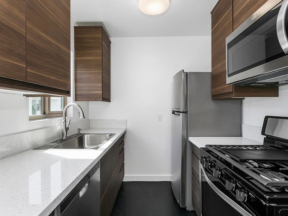 2nd image of 2828 E 6th St APT 5