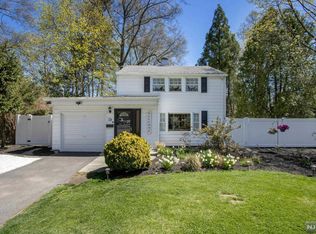 59 Stuart St, Waldwick, NJ 07463