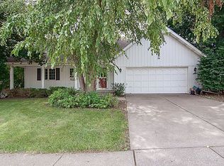 2321 E 33rd St, Davenport, IA 52807